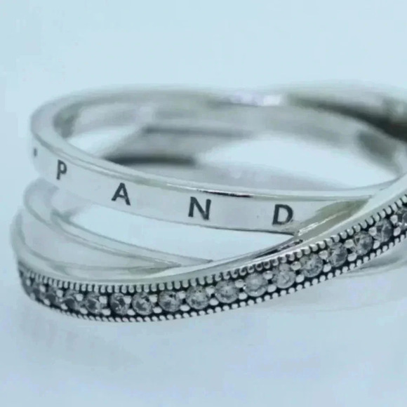 🐾Ring engraved with Pandora and has multiple cubic zirconia stones - Picture 9 of 9